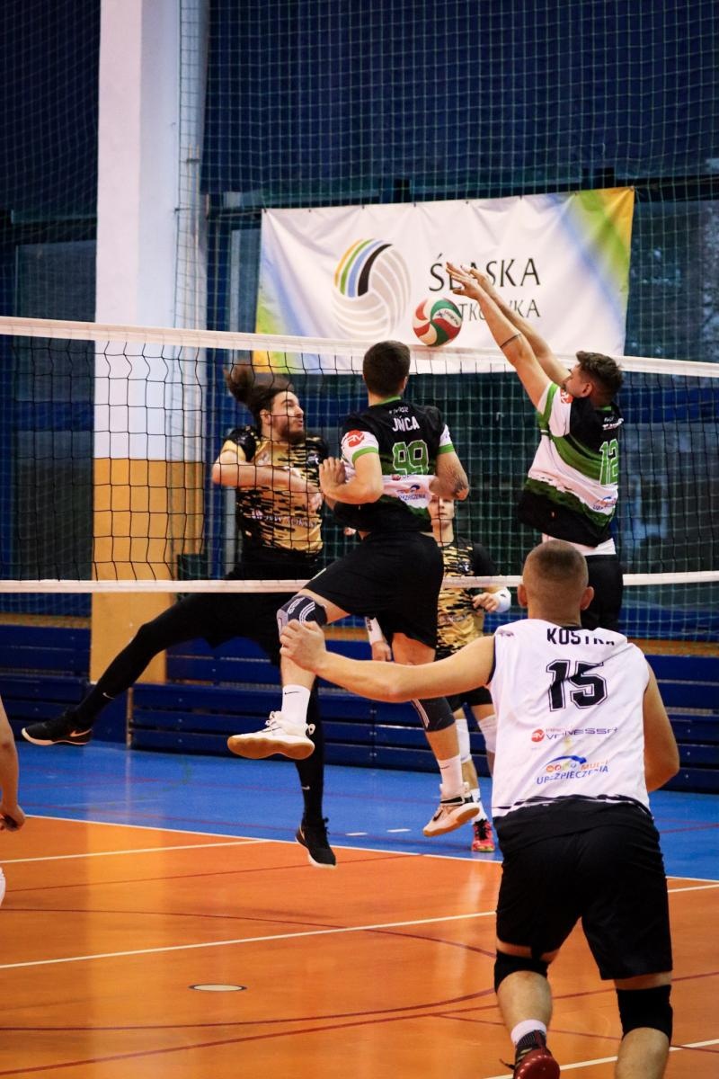Zdjęcie w galerii na portalu naszwodzislaw.com: Zacięta walka na parkiecie. SK Górnik Radlin wygrywa po tie-breaku [FOTO] wiadomości z regionu