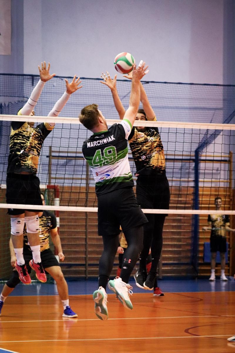 Zdjęcie w galerii na portalu naszwodzislaw.com: Zacięta walka na parkiecie. SK Górnik Radlin wygrywa po tie-breaku [FOTO] wiadomości z regionu