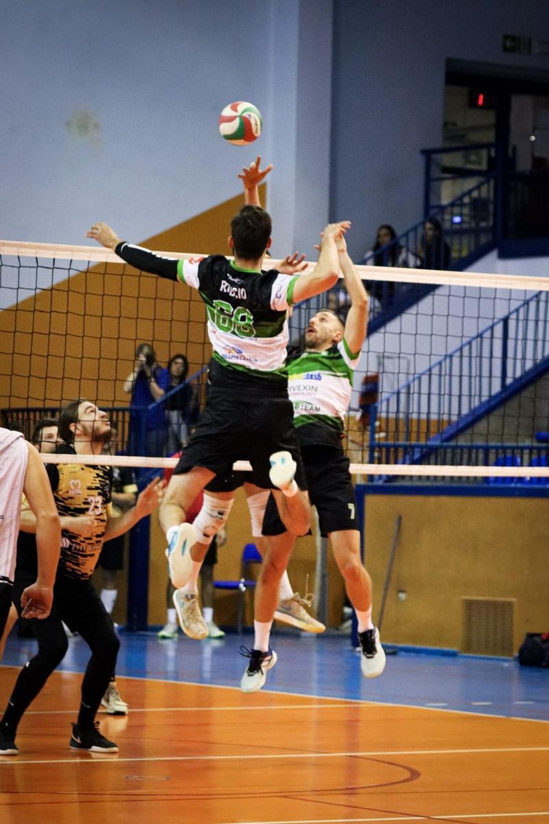 Zdjęcie w galerii na portalu naszwodzislaw.com: Zacięta walka na parkiecie. SK Górnik Radlin wygrywa po tie-breaku [FOTO] wiadomości z regionu