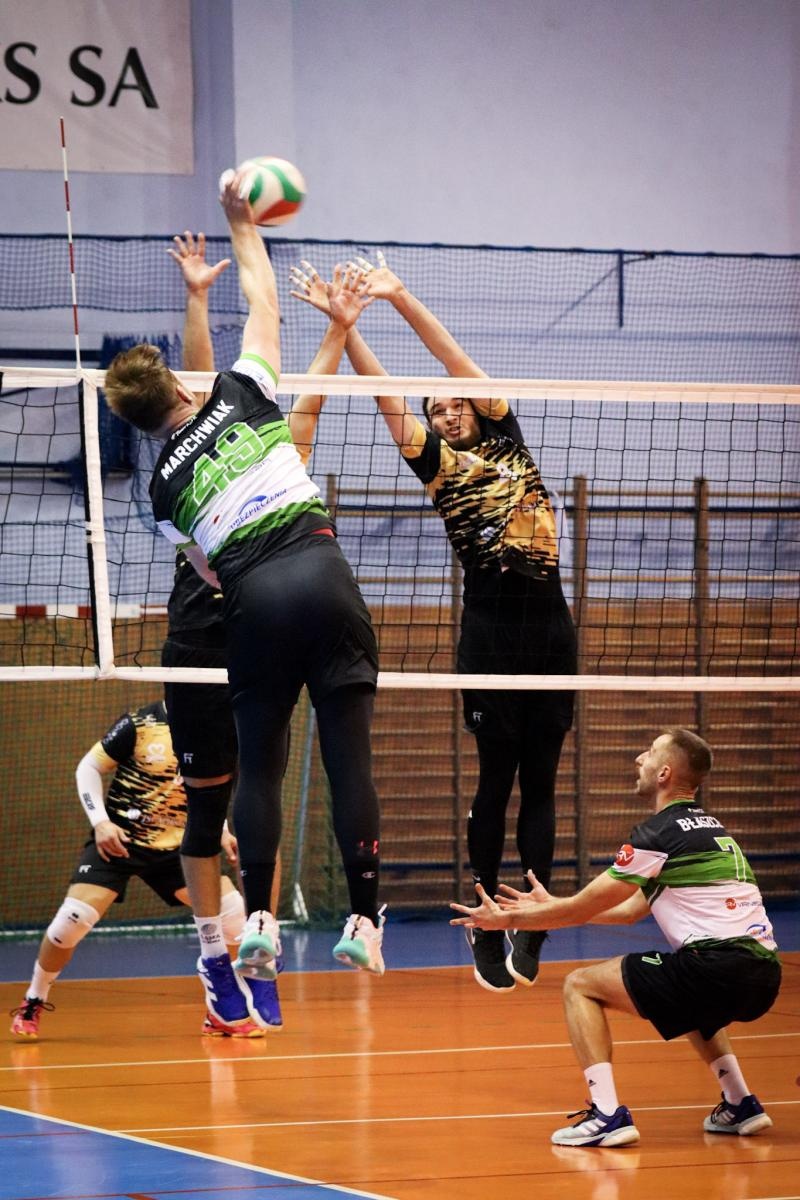 Zdjęcie w galerii na portalu naszwodzislaw.com: Zacięta walka na parkiecie. SK Górnik Radlin wygrywa po tie-breaku [FOTO] wiadomości z regionu