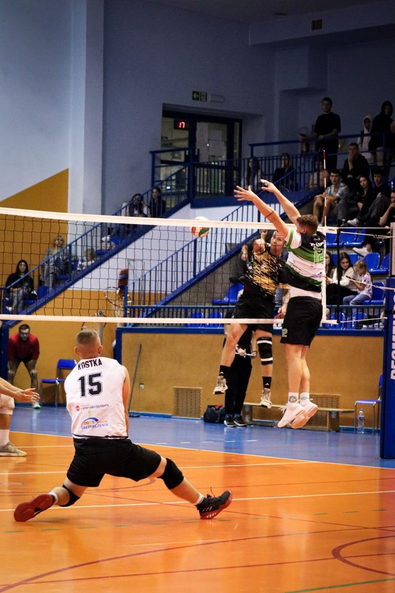Zdjęcie w galerii na portalu naszwodzislaw.com: Zacięta walka na parkiecie. SK Górnik Radlin wygrywa po tie-breaku [FOTO] wiadomości z regionu