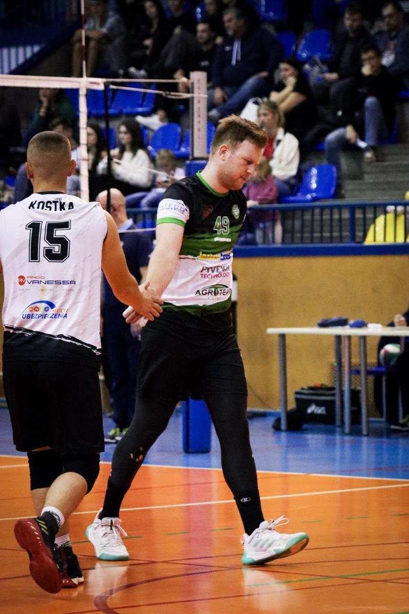 Zdjęcie w galerii na portalu naszwodzislaw.com: Zacięta walka na parkiecie. SK Górnik Radlin wygrywa po tie-breaku [FOTO] wiadomości z regionu