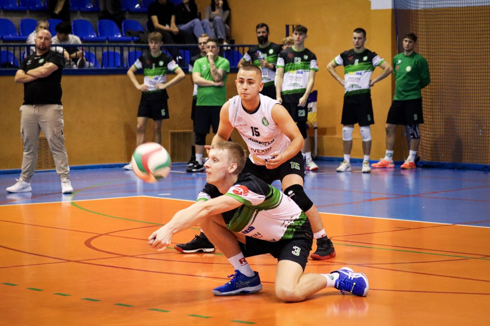 Zdjęcie w galerii na portalu naszwodzislaw.com: Zacięta walka na parkiecie. SK Górnik Radlin wygrywa po tie-breaku [FOTO] wiadomości z regionu