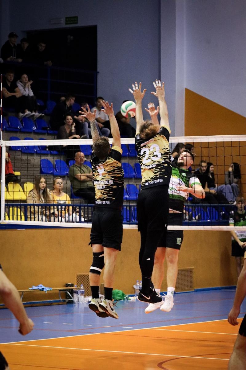 Zdjęcie w galerii na portalu naszwodzislaw.com: Zacięta walka na parkiecie. SK Górnik Radlin wygrywa po tie-breaku [FOTO] wiadomości z regionu