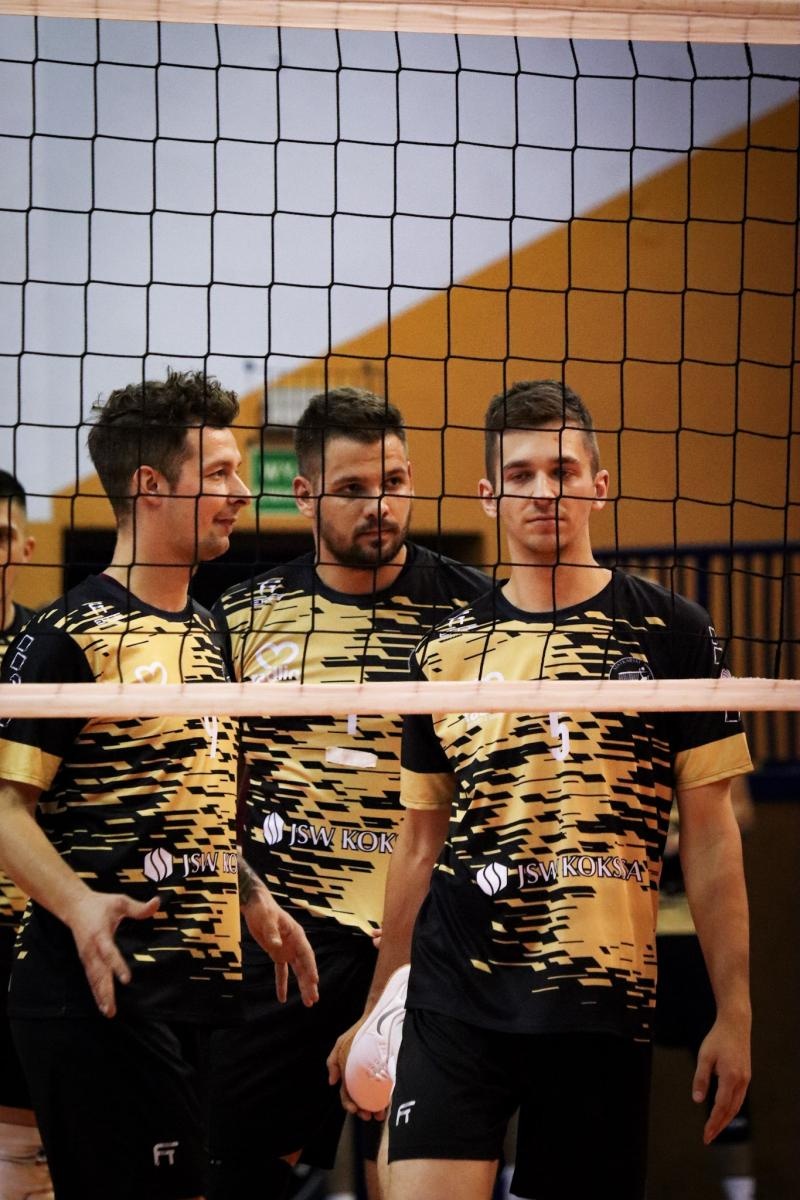 Zdjęcie w galerii na portalu naszwodzislaw.com: Zacięta walka na parkiecie. SK Górnik Radlin wygrywa po tie-breaku [FOTO] wiadomości z regionu
