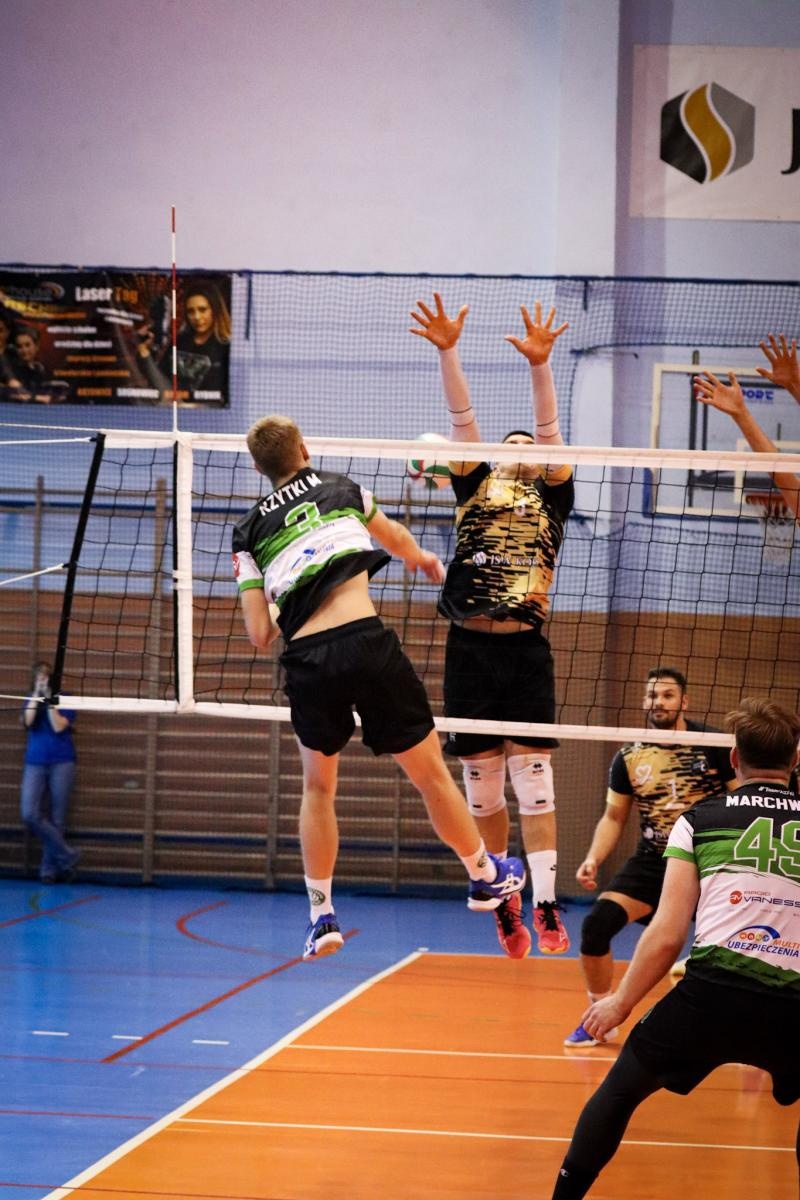 Zdjęcie w galerii na portalu naszwodzislaw.com: Zacięta walka na parkiecie. SK Górnik Radlin wygrywa po tie-breaku [FOTO] wiadomości z regionu