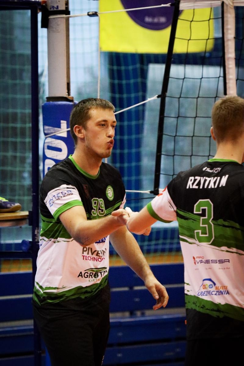 Zdjęcie w galerii na portalu naszwodzislaw.com: Zacięta walka na parkiecie. SK Górnik Radlin wygrywa po tie-breaku [FOTO] wiadomości z regionu