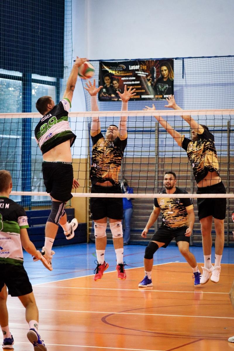 Zdjęcie w galerii na portalu naszwodzislaw.com: Zacięta walka na parkiecie. SK Górnik Radlin wygrywa po tie-breaku [FOTO] wiadomości z regionu