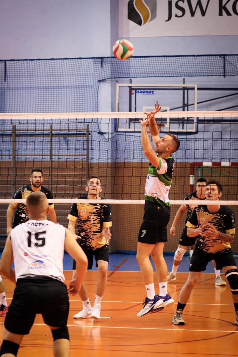 Zdjęcie w galerii na portalu naszwodzislaw.com: Zacięta walka na parkiecie. SK Górnik Radlin wygrywa po tie-breaku [FOTO] wiadomości z regionu