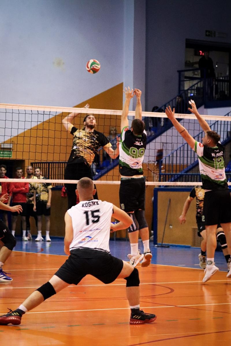 Zdjęcie w galerii na portalu naszwodzislaw.com: Zacięta walka na parkiecie. SK Górnik Radlin wygrywa po tie-breaku [FOTO] wiadomości z regionu