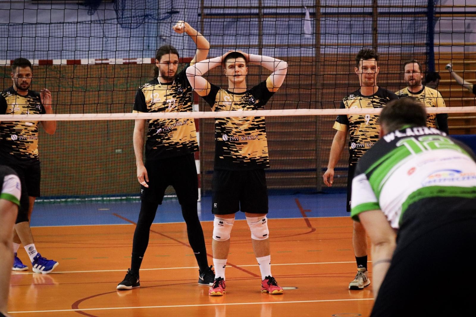 Zdjęcie w galerii na portalu naszwodzislaw.com: Zacięta walka na parkiecie. SK Górnik Radlin wygrywa po tie-breaku [FOTO] wiadomości z regionu