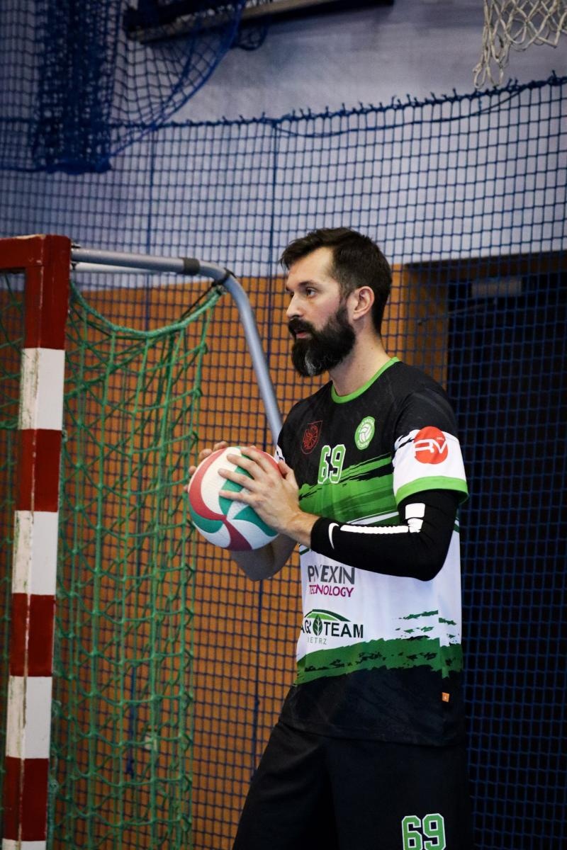 Zdjęcie w galerii na portalu naszwodzislaw.com: Zacięta walka na parkiecie. SK Górnik Radlin wygrywa po tie-breaku [FOTO] wiadomości z regionu