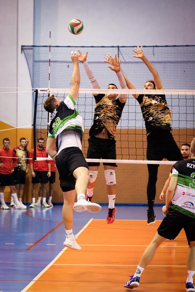 Zdjęcie w galerii na portalu naszwodzislaw.com: Zacięta walka na parkiecie. SK Górnik Radlin wygrywa po tie-breaku [FOTO] wiadomości z regionu