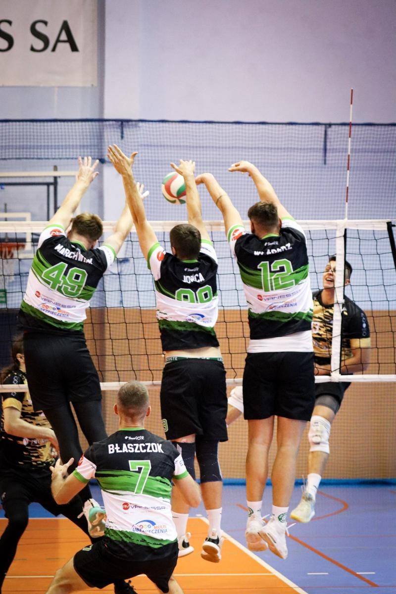Zdjęcie w galerii na portalu naszwodzislaw.com: Zacięta walka na parkiecie. SK Górnik Radlin wygrywa po tie-breaku [FOTO] wiadomości z regionu