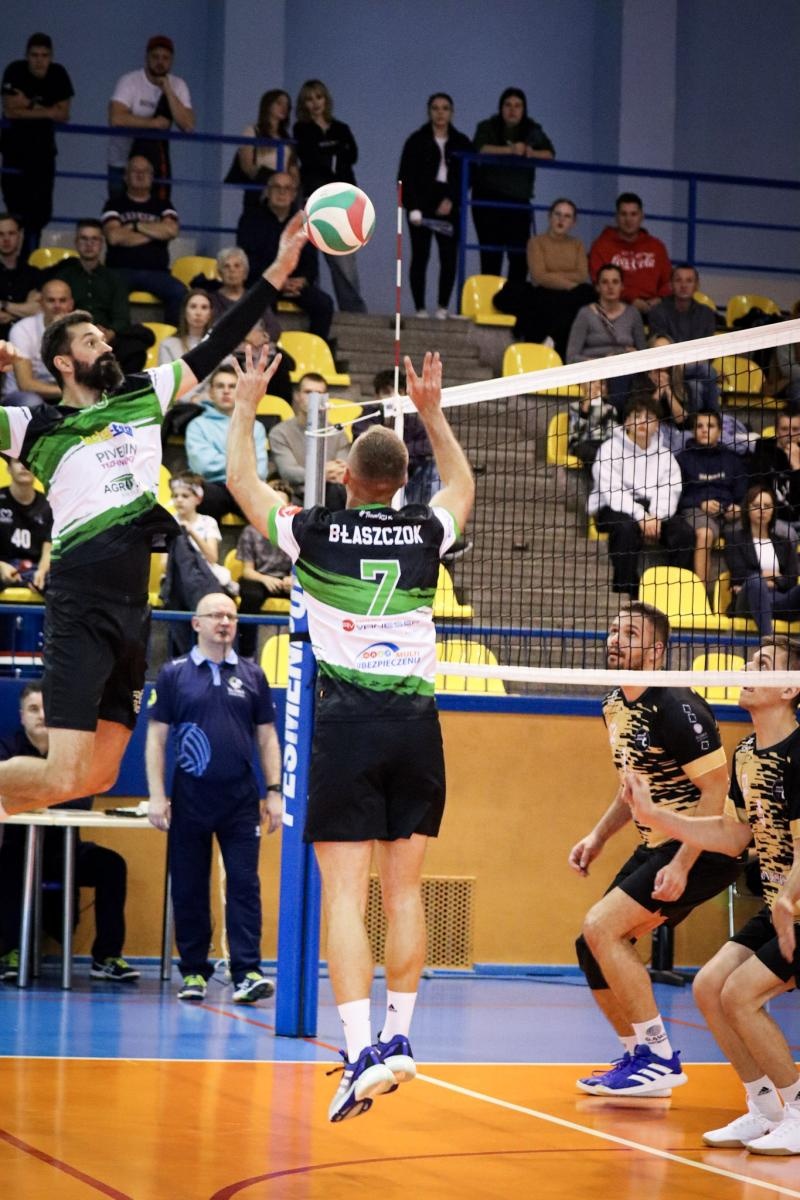 Zdjęcie w galerii na portalu naszwodzislaw.com: Zacięta walka na parkiecie. SK Górnik Radlin wygrywa po tie-breaku [FOTO] wiadomości z regionu