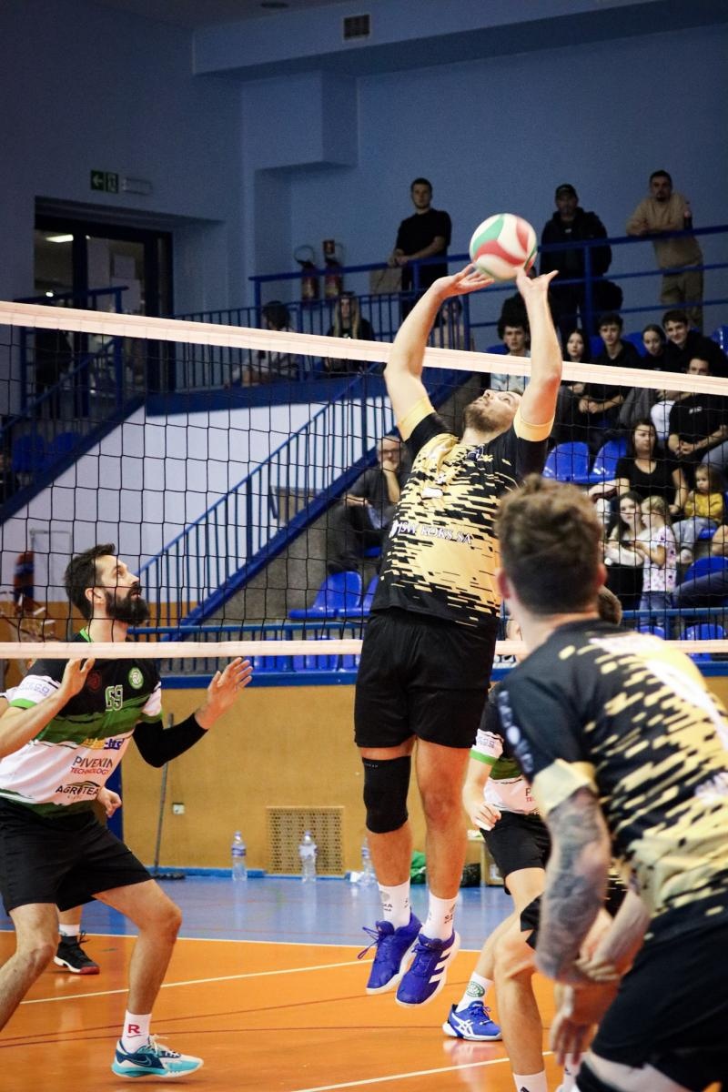 Zdjęcie w galerii na portalu naszwodzislaw.com: Zacięta walka na parkiecie. SK Górnik Radlin wygrywa po tie-breaku [FOTO] wiadomości z regionu