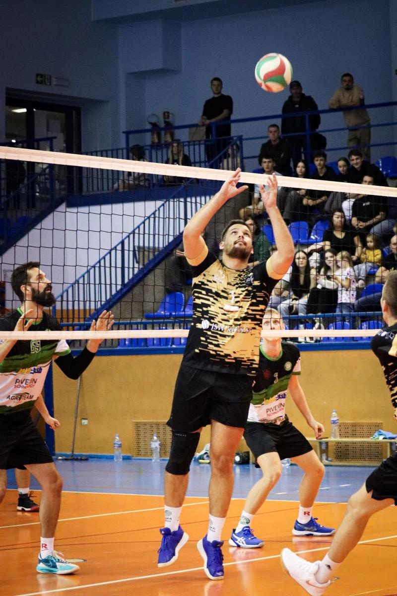 Zdjęcie w galerii na portalu naszwodzislaw.com: Zacięta walka na parkiecie. SK Górnik Radlin wygrywa po tie-breaku [FOTO] wiadomości z regionu