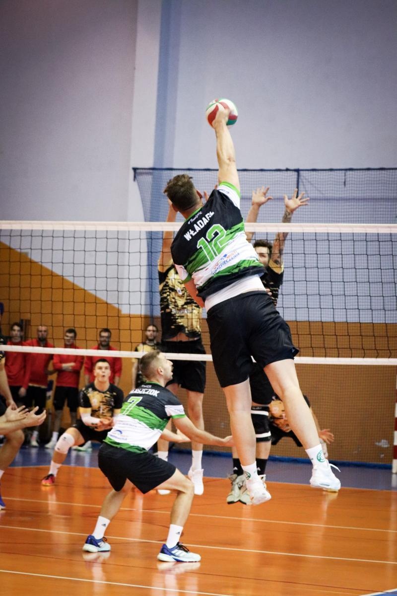 Zdjęcie w galerii na portalu naszwodzislaw.com: Zacięta walka na parkiecie. SK Górnik Radlin wygrywa po tie-breaku [FOTO] wiadomości z regionu