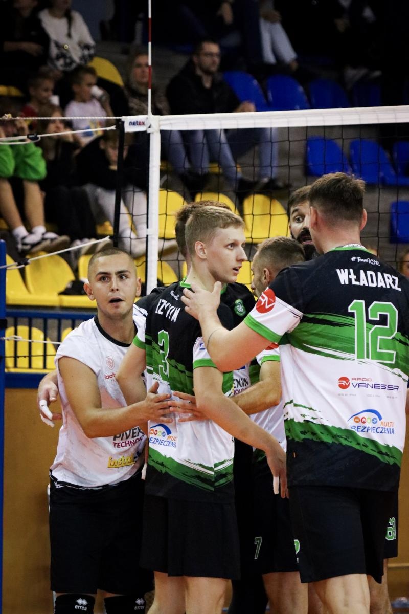 Zdjęcie w galerii na portalu naszwodzislaw.com: Zacięta walka na parkiecie. SK Górnik Radlin wygrywa po tie-breaku [FOTO] wiadomości z regionu