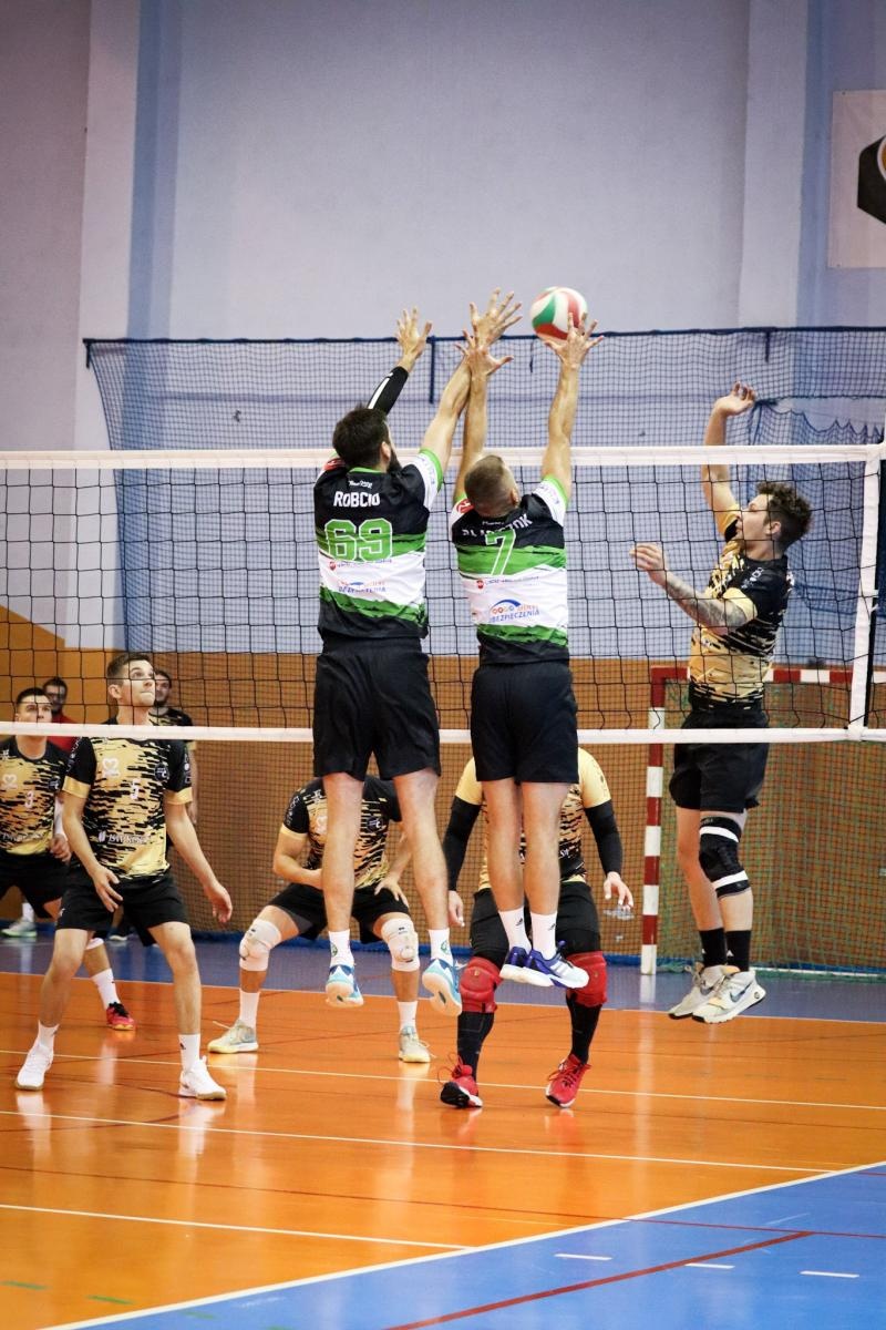 Zdjęcie w galerii na portalu naszwodzislaw.com: Zacięta walka na parkiecie. SK Górnik Radlin wygrywa po tie-breaku [FOTO] wiadomości z regionu