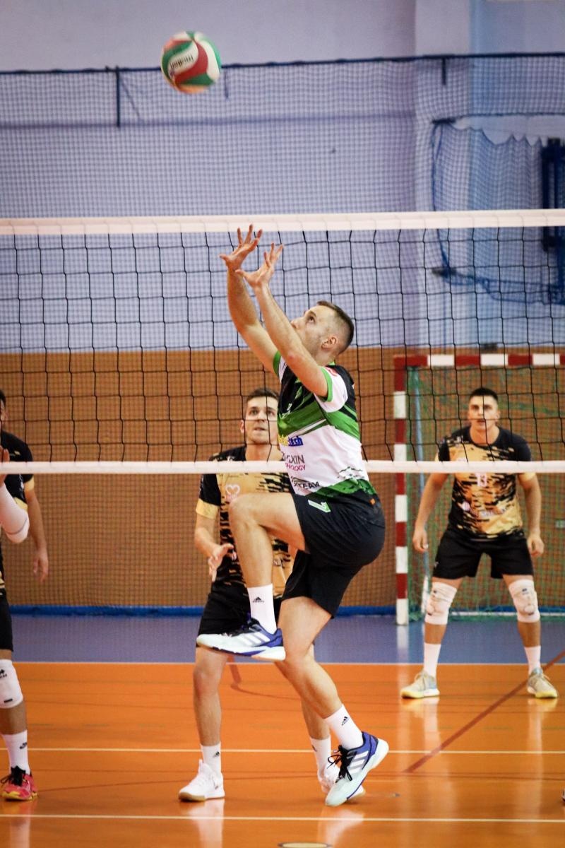 Zdjęcie w galerii na portalu naszwodzislaw.com: Zacięta walka na parkiecie. SK Górnik Radlin wygrywa po tie-breaku [FOTO] wiadomości z regionu