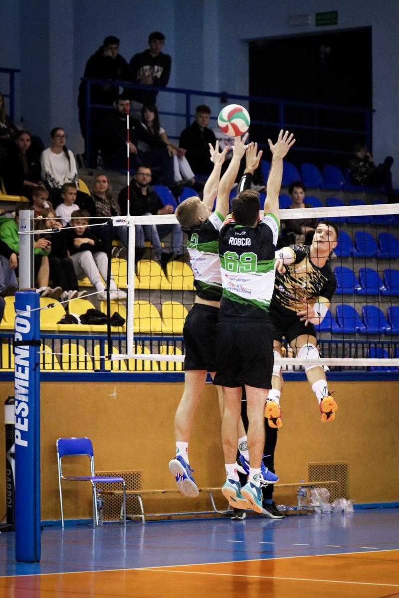 Zdjęcie w galerii na portalu naszwodzislaw.com: Zacięta walka na parkiecie. SK Górnik Radlin wygrywa po tie-breaku [FOTO] wiadomości z regionu