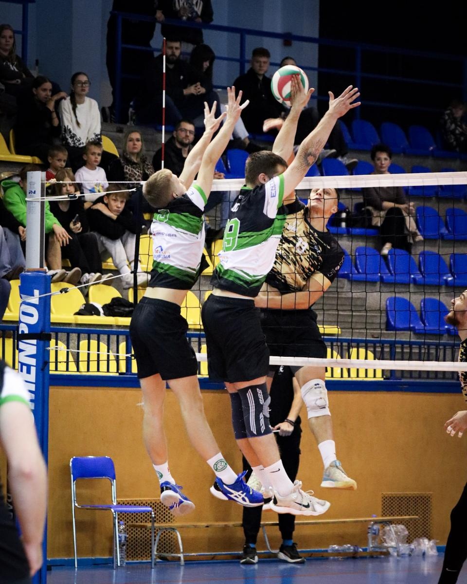 Zdjęcie w galerii na portalu naszwodzislaw.com: Zacięta walka na parkiecie. SK Górnik Radlin wygrywa po tie-breaku [FOTO] wiadomości z regionu