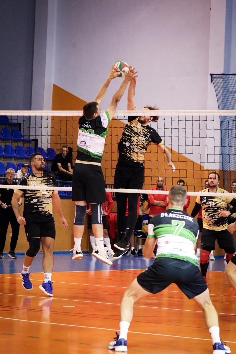 Zdjęcie w galerii na portalu naszwodzislaw.com: Zacięta walka na parkiecie. SK Górnik Radlin wygrywa po tie-breaku [FOTO] wiadomości z regionu