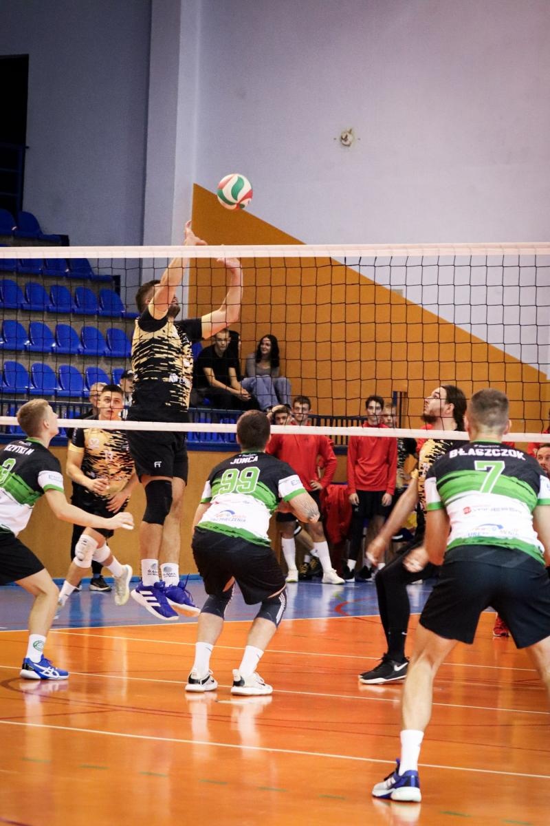 Zdjęcie w galerii na portalu naszwodzislaw.com: Zacięta walka na parkiecie. SK Górnik Radlin wygrywa po tie-breaku [FOTO] wiadomości z regionu
