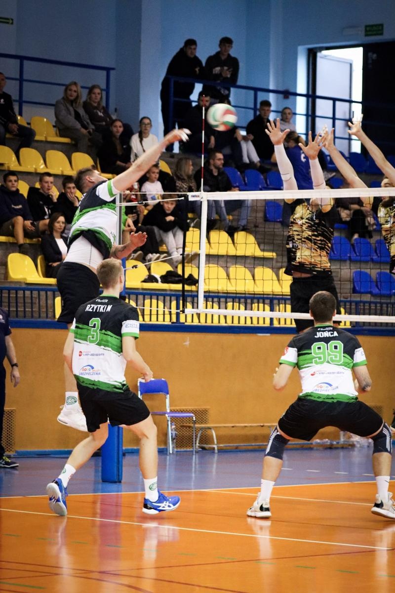 Zdjęcie w galerii na portalu naszwodzislaw.com: Zacięta walka na parkiecie. SK Górnik Radlin wygrywa po tie-breaku [FOTO] wiadomości z regionu