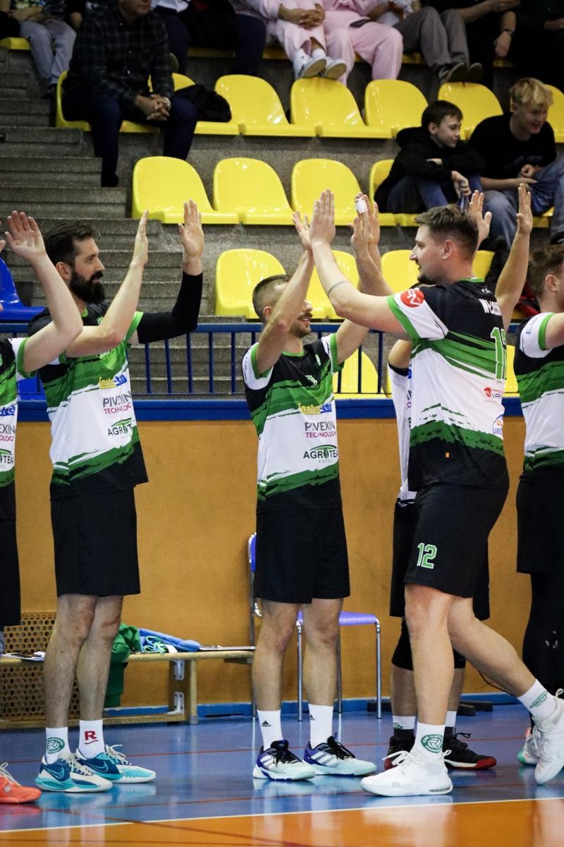 Zdjęcie w galerii na portalu naszwodzislaw.com: Zacięta walka na parkiecie. SK Górnik Radlin wygrywa po tie-breaku [FOTO] wiadomości z regionu