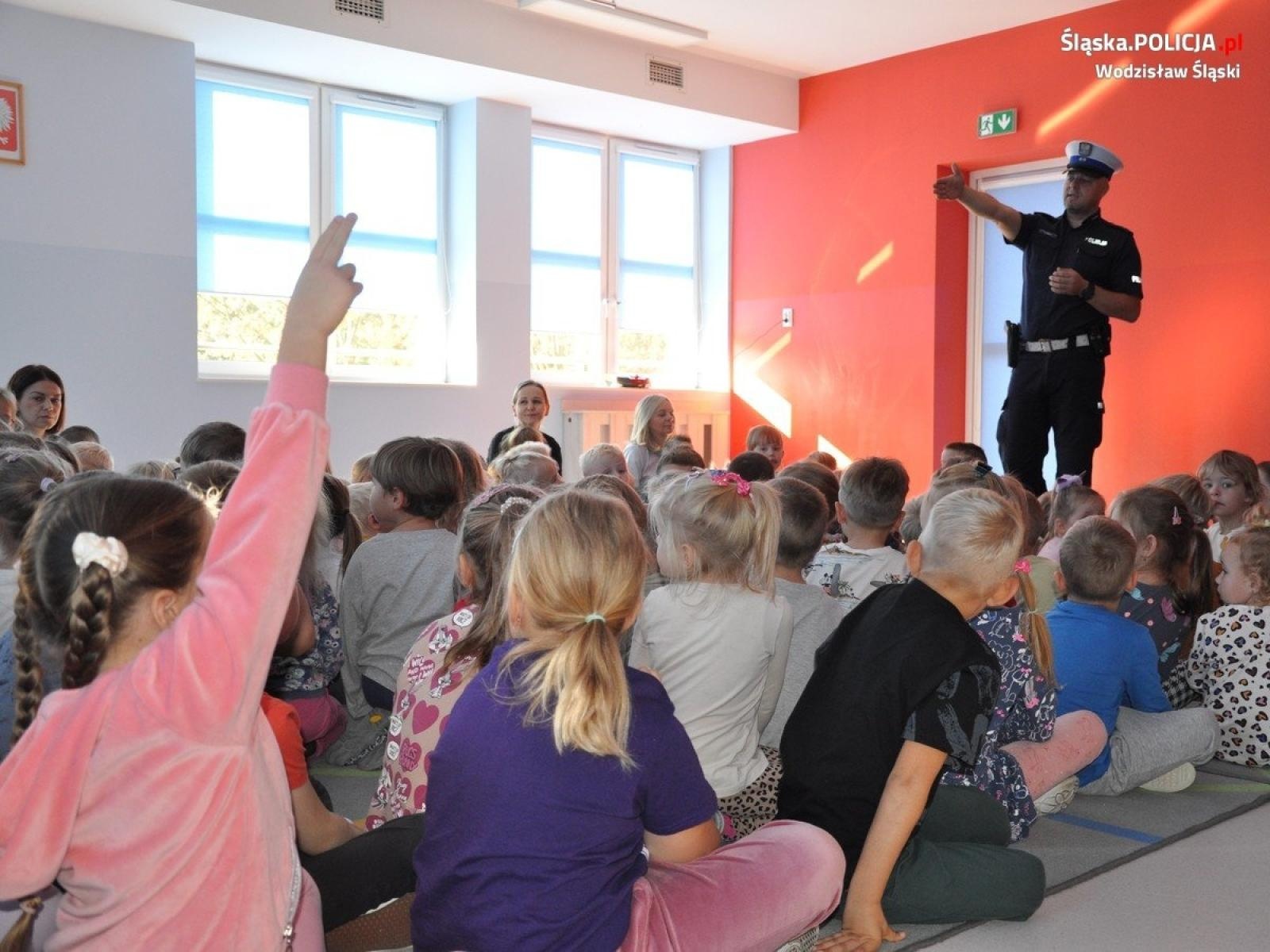 Zdjęcie w galerii na portalu naszwodzislaw.com: Przedszkolaki z Mszany miały niecodziennych gości wiadomości z regionu