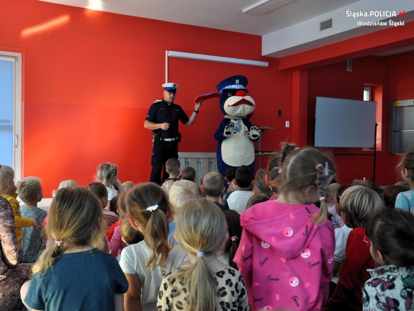 Zdjęcie w galerii na portalu naszwodzislaw.com: Przedszkolaki z Mszany miały niecodziennych gości wiadomości z regionu