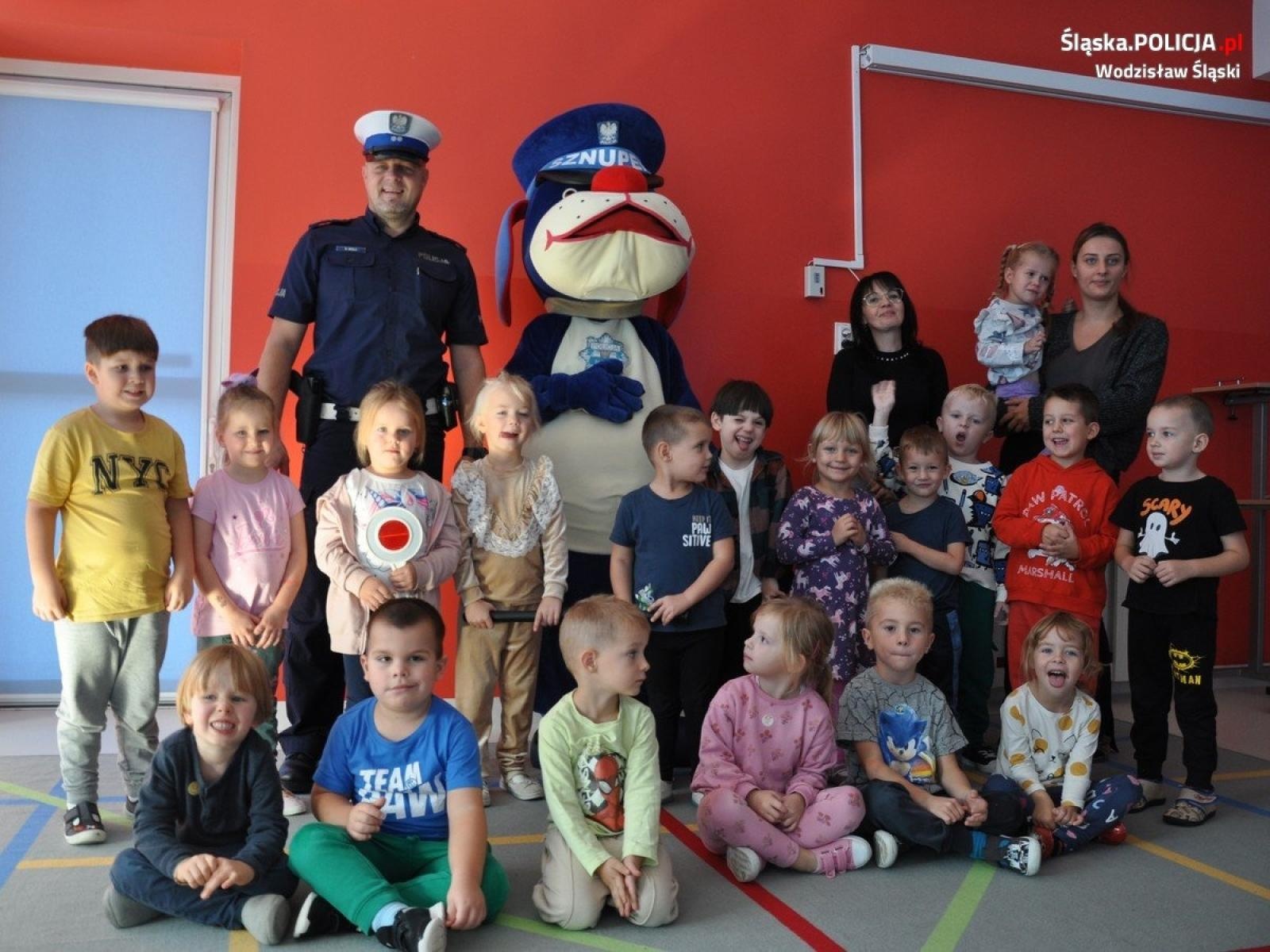 Zdjęcie w galerii na portalu naszwodzislaw.com: Przedszkolaki z Mszany miały niecodziennych gości wiadomości z regionu