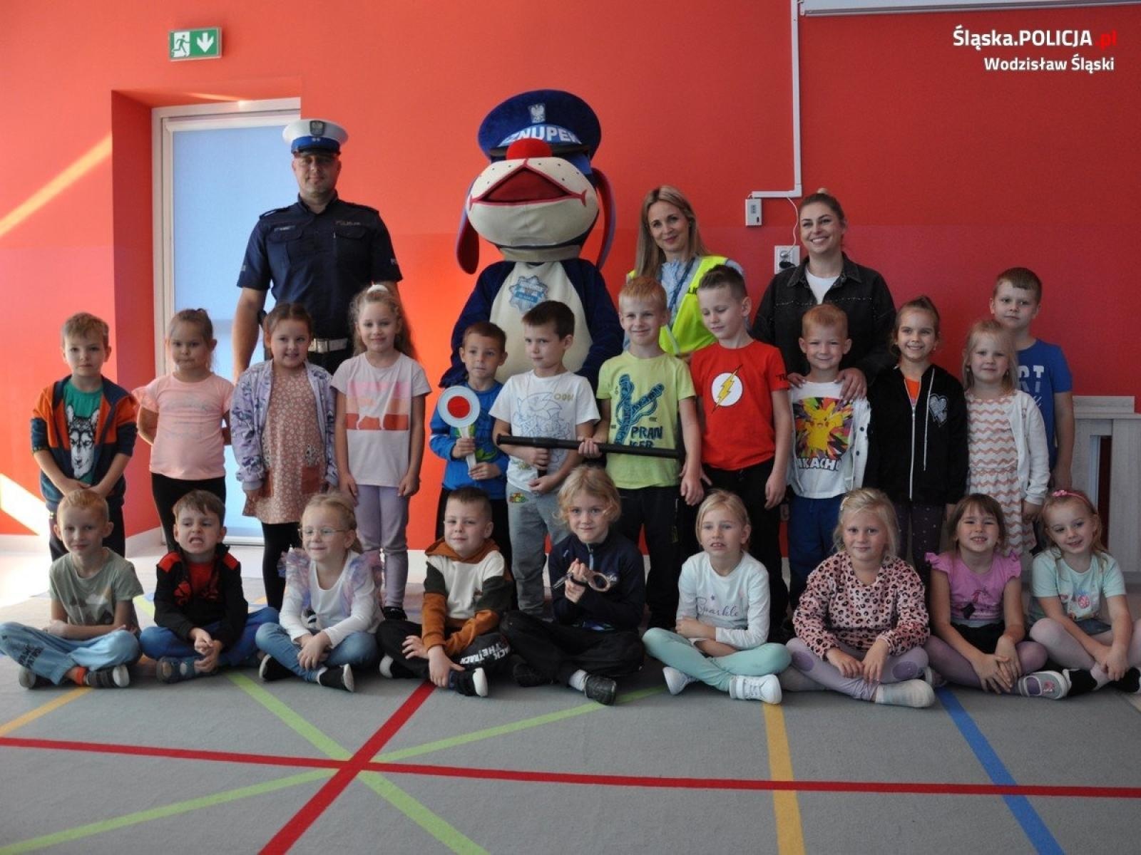 Zdjęcie w galerii na portalu naszwodzislaw.com: Przedszkolaki z Mszany miały niecodziennych gości wiadomości z regionu