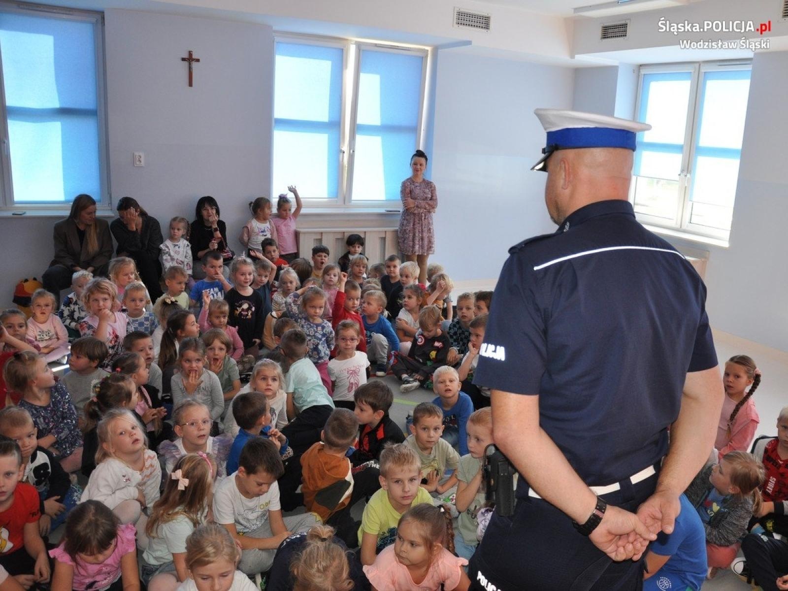 Zdjęcie w galerii na portalu naszwodzislaw.com: Przedszkolaki z Mszany miały niecodziennych gości wiadomości z regionu