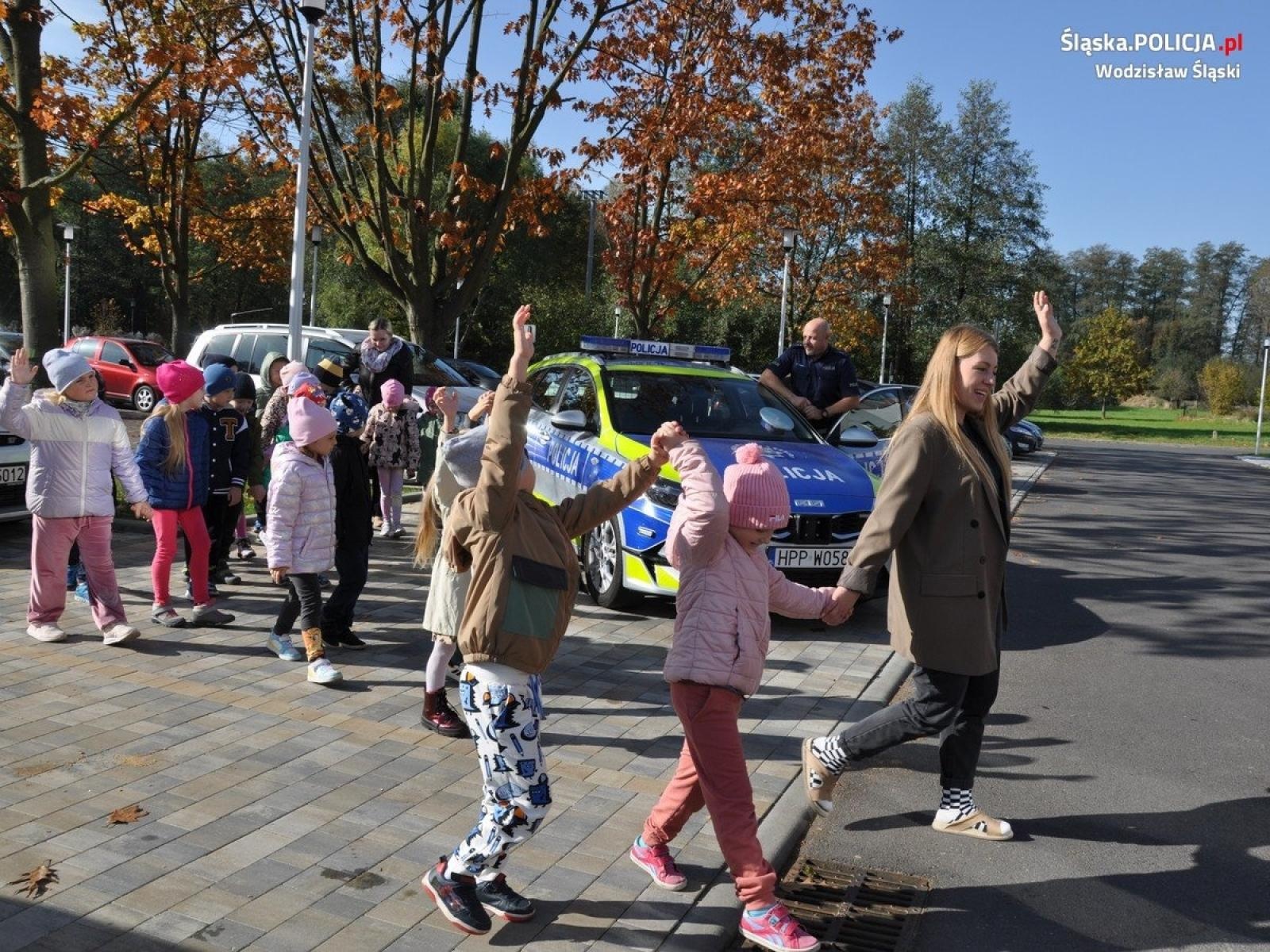 Zdjęcie w galerii na portalu naszwodzislaw.com: Przedszkolaki z Mszany miały niecodziennych gości wiadomości z regionu