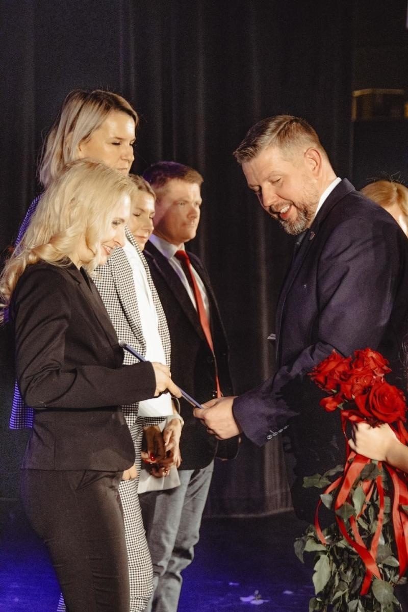 Zdjęcie w galerii na portalu naszwodzislaw.com: Uroczysta gala z okazji Dnia Edukacji Narodowej w WCK wiadomości z regionu