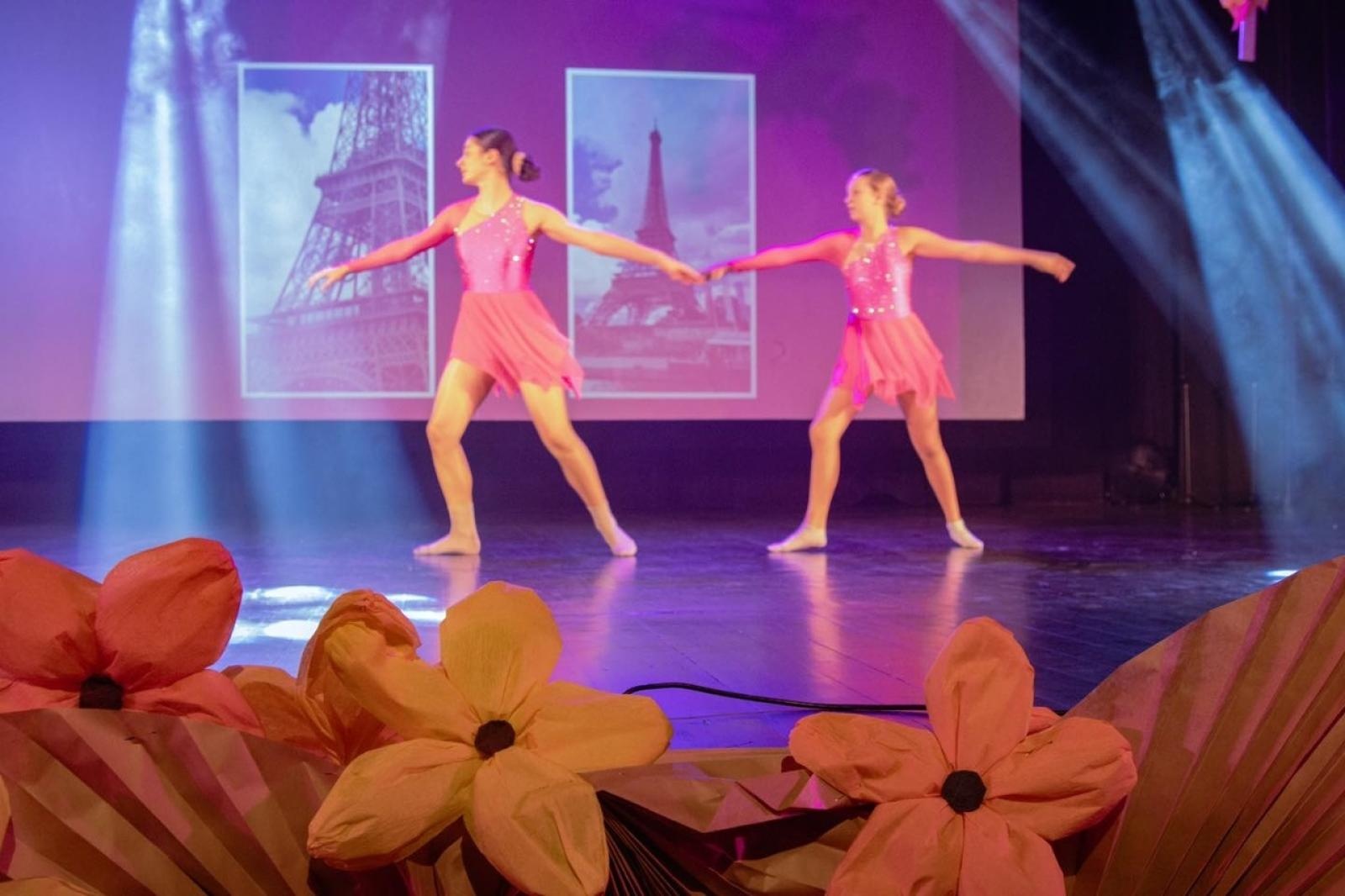 Zdjęcie w galerii na portalu naszwodzislaw.com: Uroczysta gala z okazji Dnia Edukacji Narodowej w WCK wiadomości z regionu