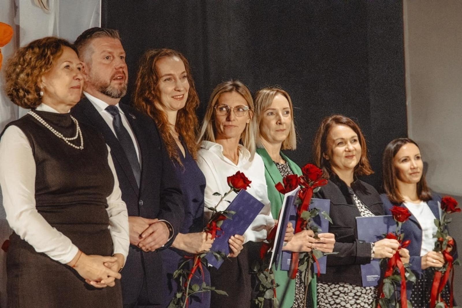 Zdjęcie w galerii na portalu naszwodzislaw.com: Uroczysta gala z okazji Dnia Edukacji Narodowej w WCK wiadomości z regionu