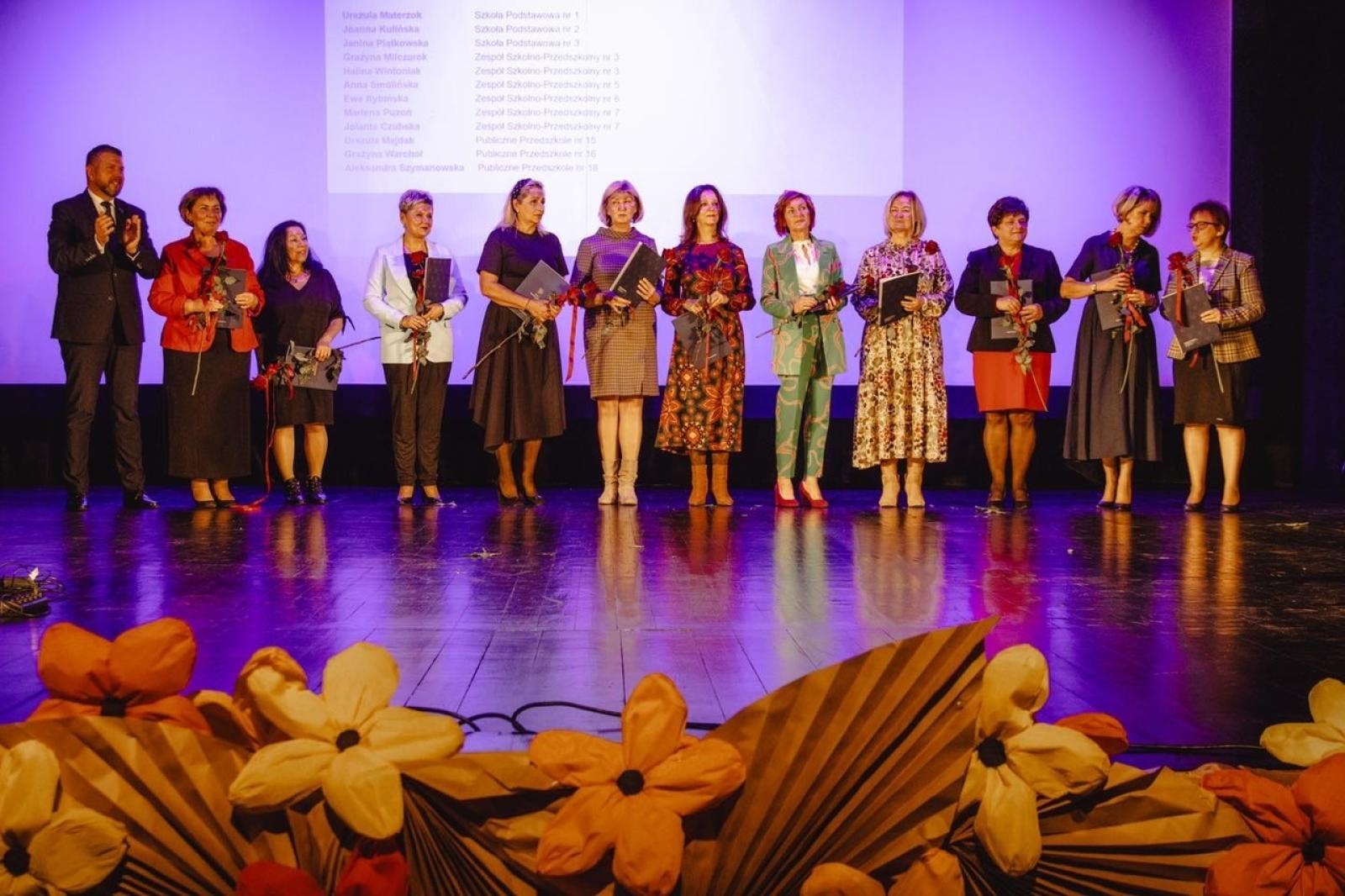 Zdjęcie w galerii na portalu naszwodzislaw.com: Uroczysta gala z okazji Dnia Edukacji Narodowej w WCK wiadomości z regionu