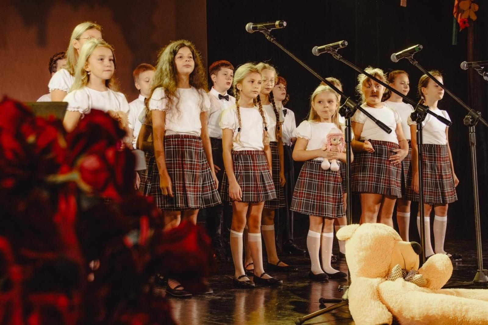 Zdjęcie w galerii na portalu naszwodzislaw.com: Uroczysta gala z okazji Dnia Edukacji Narodowej w WCK wiadomości z regionu