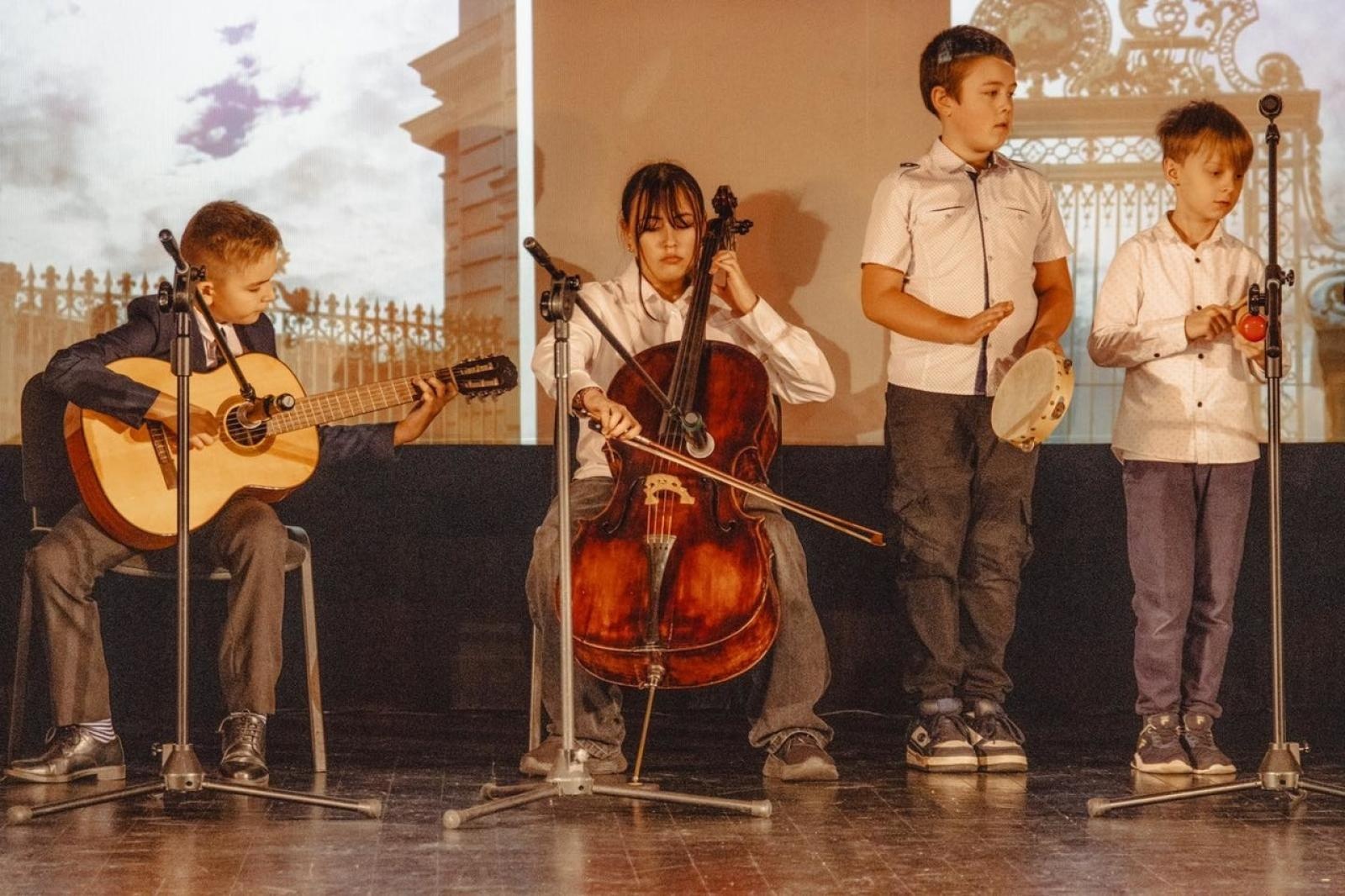 Zdjęcie w galerii na portalu naszwodzislaw.com: Uroczysta gala z okazji Dnia Edukacji Narodowej w WCK wiadomości z regionu