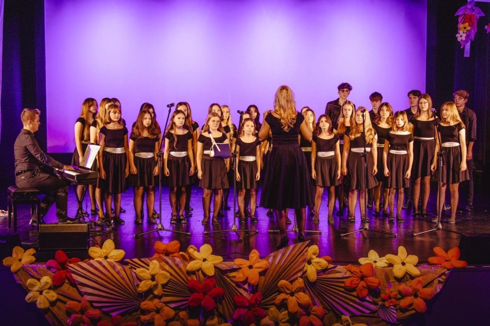 Zdjęcie w galerii na portalu naszwodzislaw.com: Uroczysta gala z okazji Dnia Edukacji Narodowej w WCK wiadomości z regionu