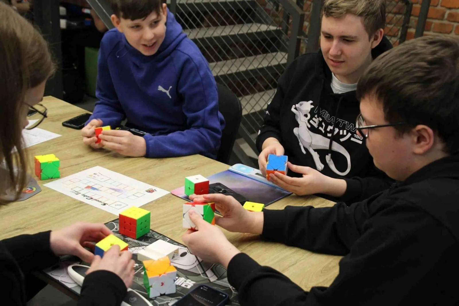 Zdjęcie w galerii na portalu naszwodzislaw.com: Ignacy ponownie ugości mistrzów speedcubingu wiadomości z regionu