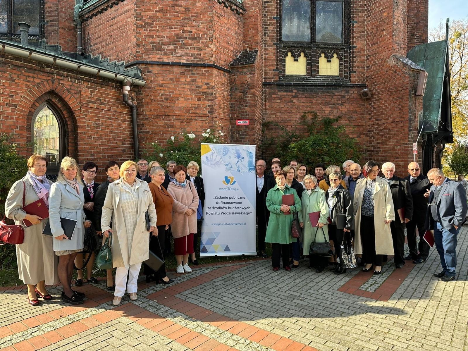 Zdjęcie w galerii na portalu naszwodzislaw.com: Chór Jadwiga z WCK wystąpił w kościele w Rydułtowach wiadomości z regionu