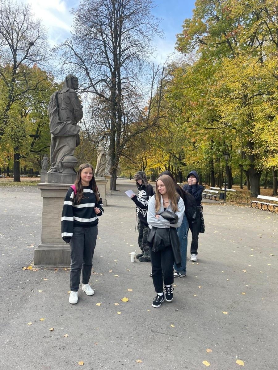 Zdjęcie w galerii na portalu naszwodzislaw.com: Podróż z klasą uczniów ze Skrbeńska do Warszawy wiadomości z regionu