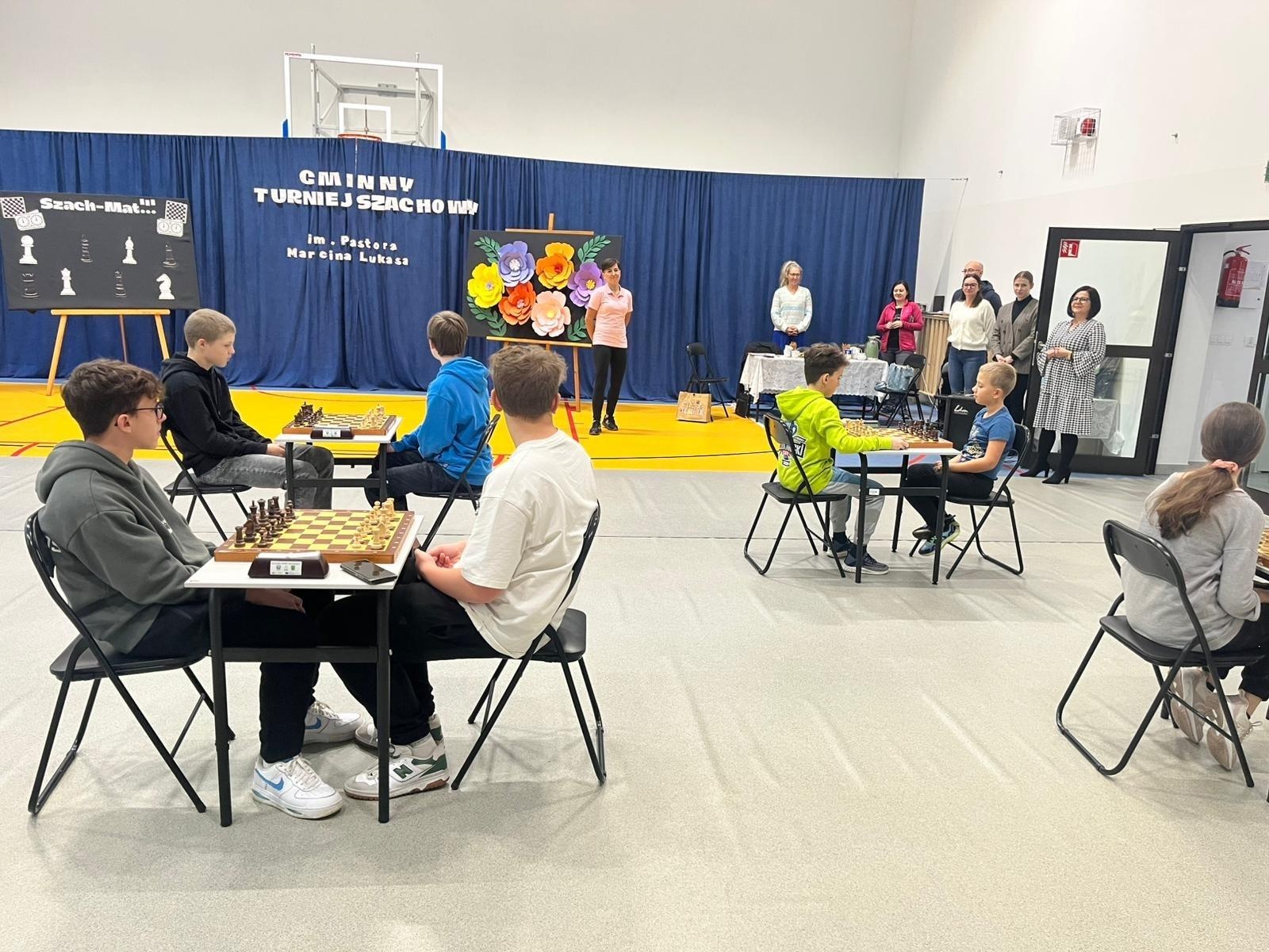 Zdjęcie w galerii na portalu naszwodzislaw.com: Szachowa tradycja w Skrbeńsku. Gminny turniej im. Pastora Marcina Lukasa wiadomości z regionu
