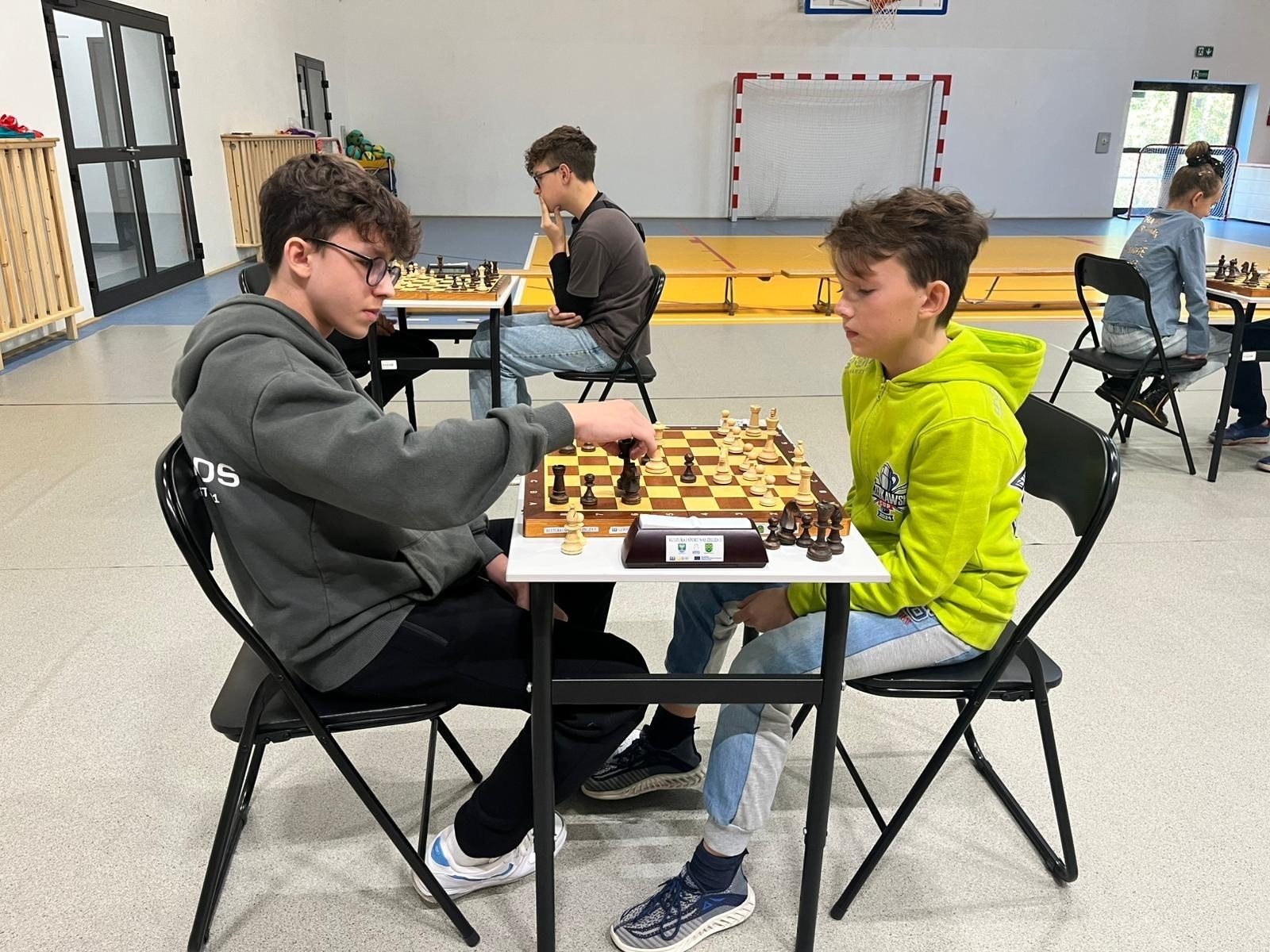 Zdjęcie w galerii na portalu naszwodzislaw.com: Szachowa tradycja w Skrbeńsku. Gminny turniej im. Pastora Marcina Lukasa wiadomości z regionu