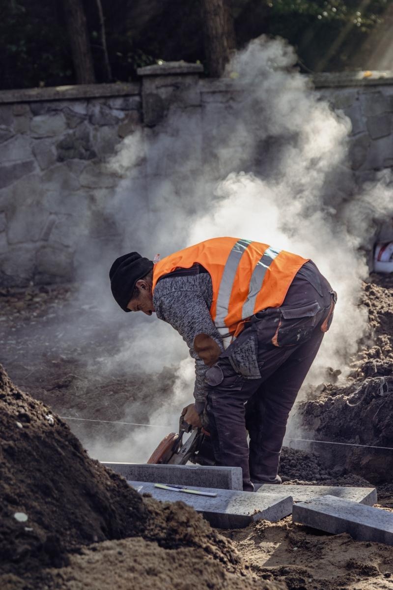 Zdjęcie w galerii na portalu naszwodzislaw.com: Trwa remont Mogiły Ofiar Marszu Śmierci wiadomości z regionu